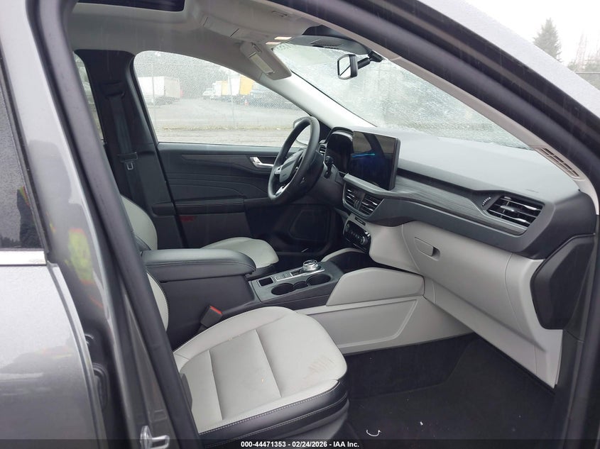 2025 Ford Escape Platinum