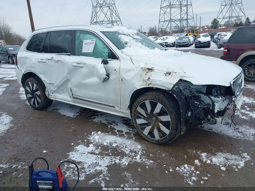 2024 Volvo Xc90 Recharge Plug-In Hybrid T8 Ultimate Bright Theme 7-Seater