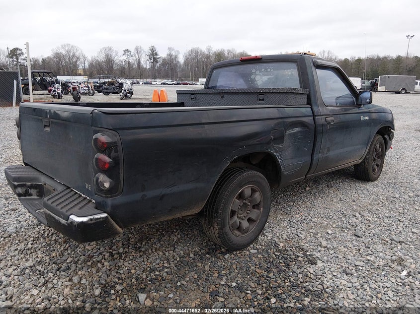 1998 Nissan Frontier Standard/Xe