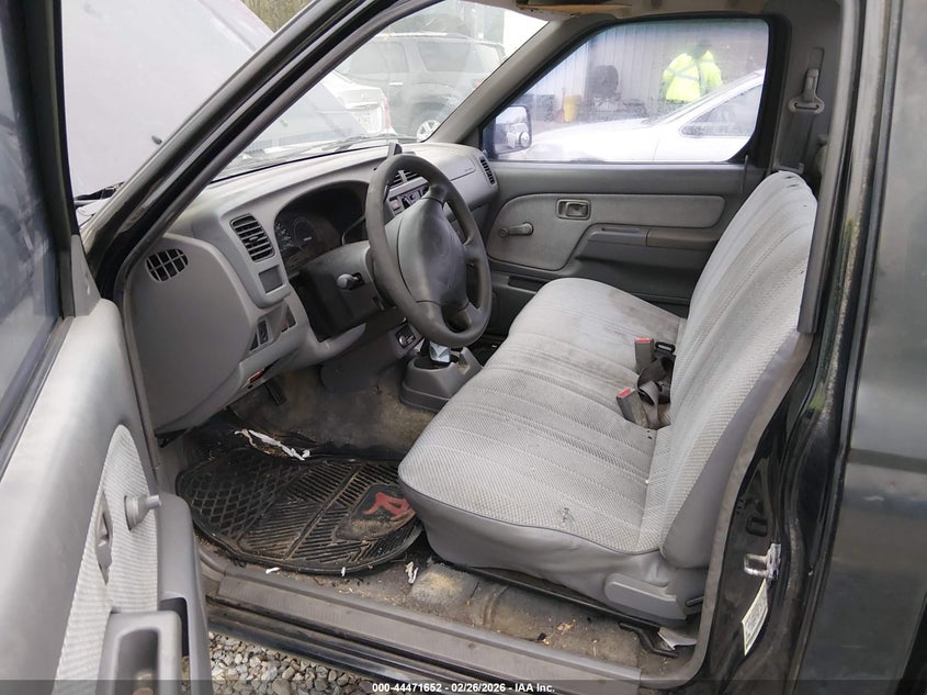 1998 Nissan Frontier Standard/Xe