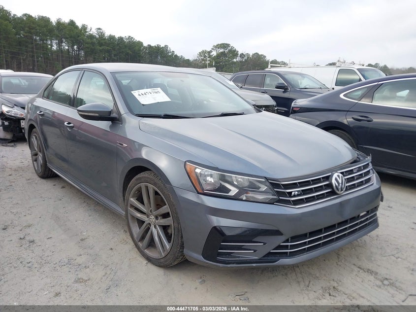 2018 Volkswagen Passat 2.0T R-Line/2.0T S