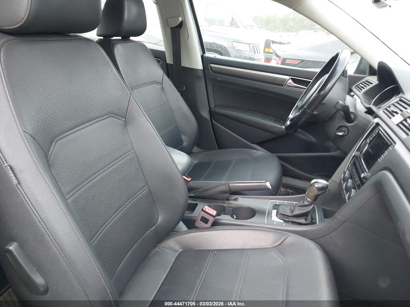 2018 Volkswagen Passat 2.0T R-Line/2.0T S