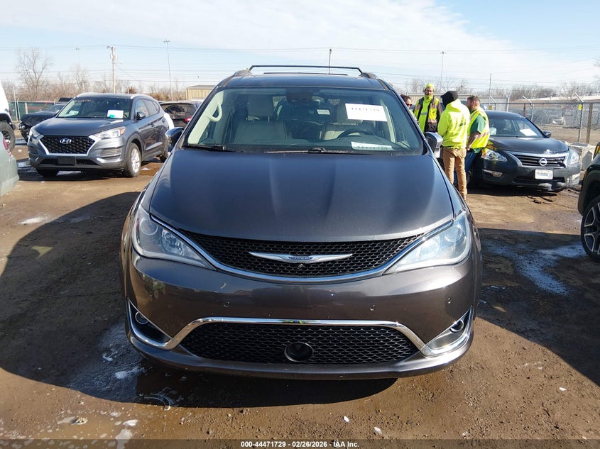 2C4RC1GG3JR100964 2018 Chrysler Pacifica 3.6 Limited grey