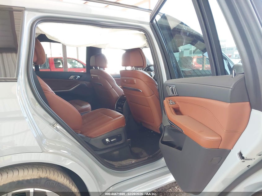 2026 BMW X7 3.0L I-6 DI, DOHC, V(VIN: 5UX23EM06T9277757