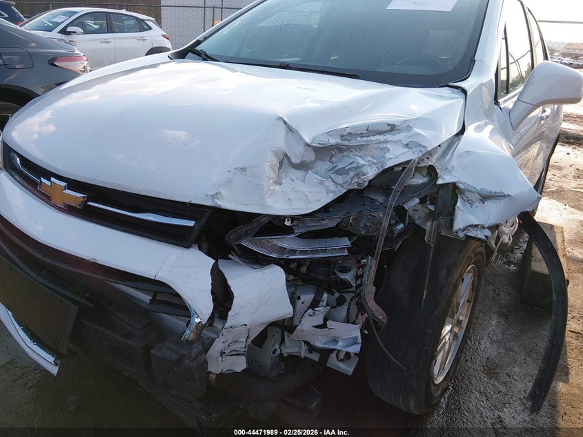 VIN KL7CJLSBXJB725053 2018 CHEVROLET TRAX LT