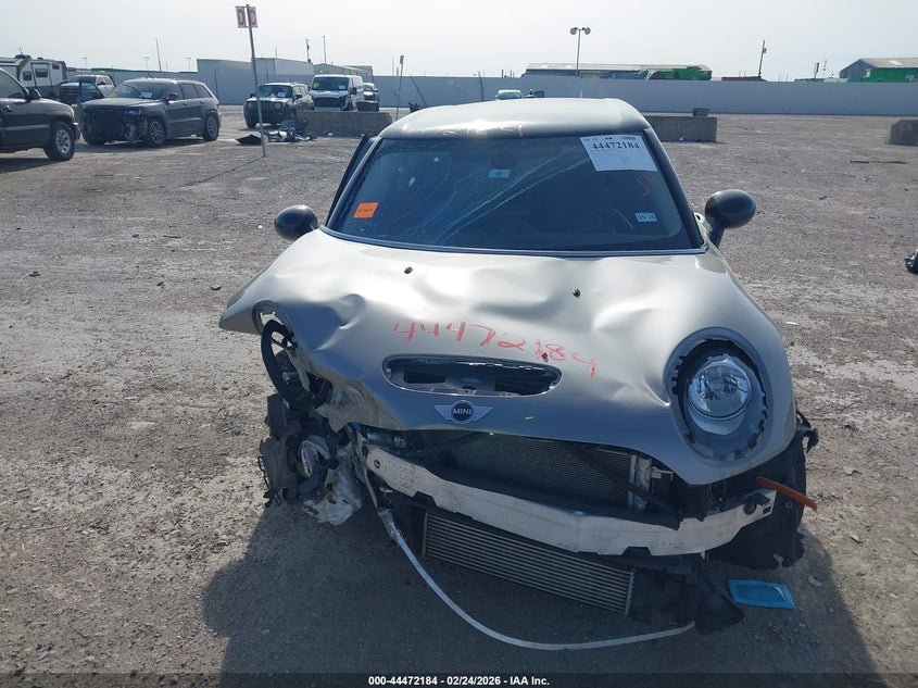 2016 Mini Clubman Cooper S VIN: WMWLN9C52G2B31536 Lot: 44472184