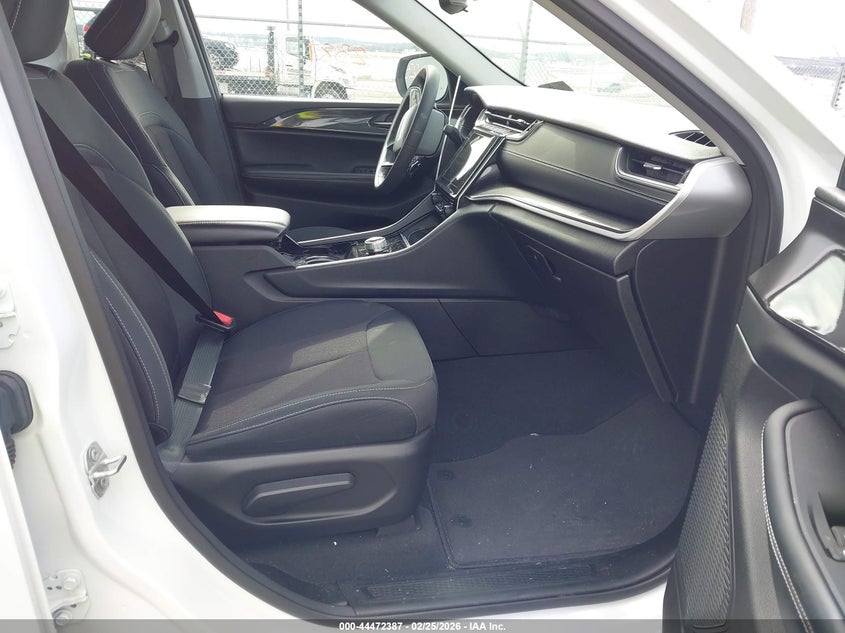 2023 Jeep Grand Cherokee Laredo 4X4