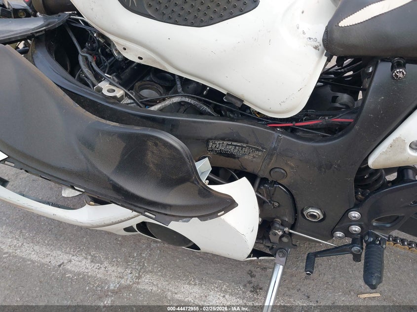 2011 Suzuki Gsx1300 R VIN: JS1GX72AXB2103758 Lot: 44472955
