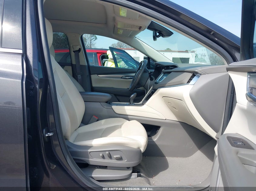 2017 CADILLAC XT5 auction photo 5