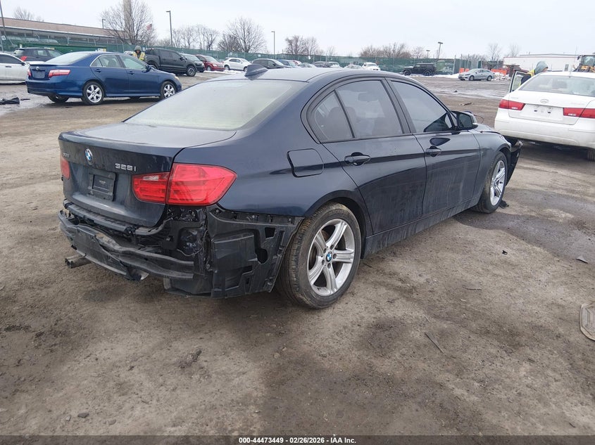 2014 BMW 3er 2.0 328I xDrive blue Lot 111044473449 Vin WBA3B5C57EP543322