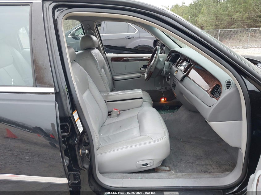 2002 Lincoln Town Car Cartier