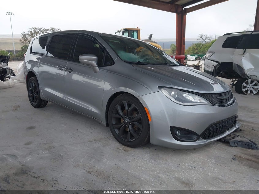 2020 Chrysler Pacifica Touring