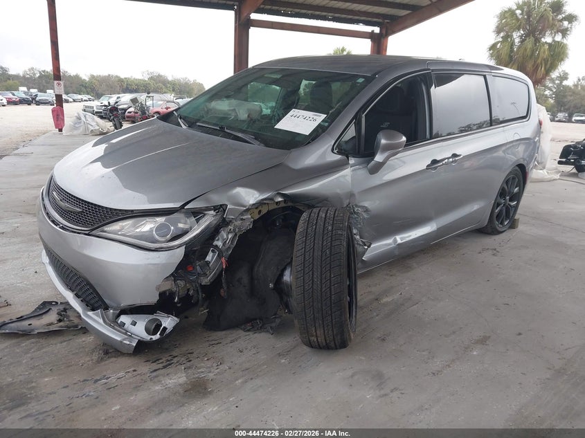 2020 Chrysler Pacifica Touring