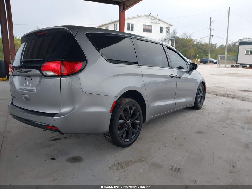 2020 Chrysler Pacifica Touring