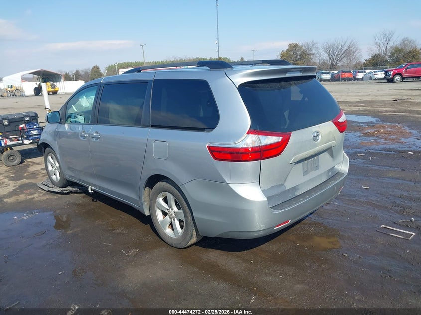2015 Toyota Sienna Le 8 Passenger