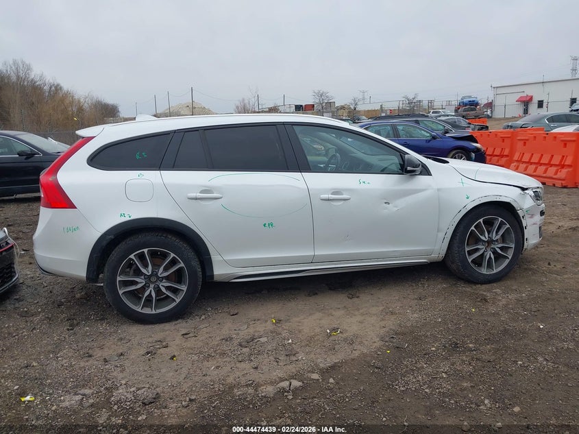 2015 Volvo V60 Cross Country T5 Platinum VIN: YV4612HM4F1000030 Lot: 44474439