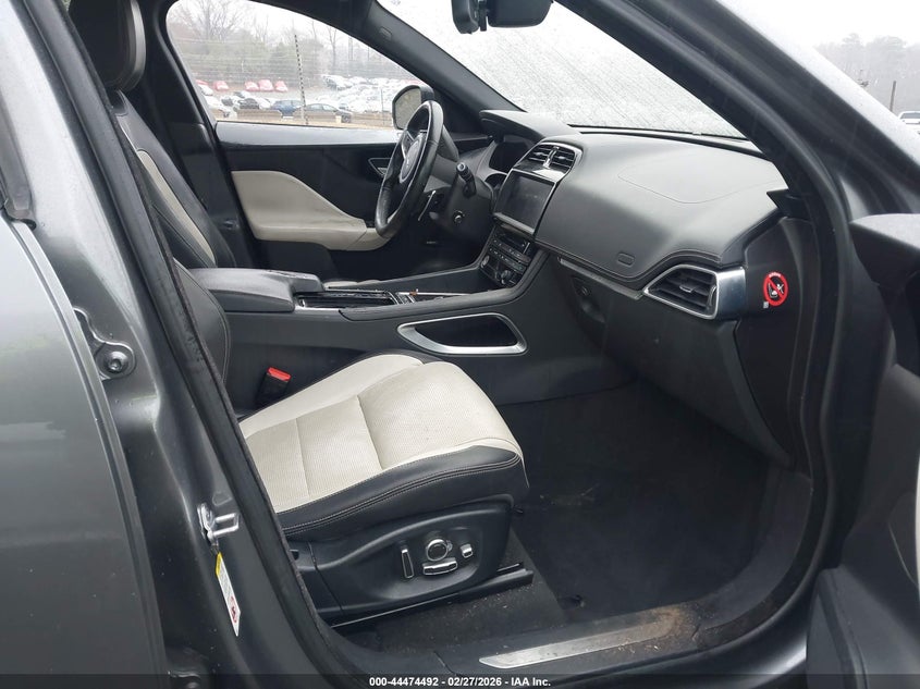 2018 Jaguar F-Pace 30T R-Sport