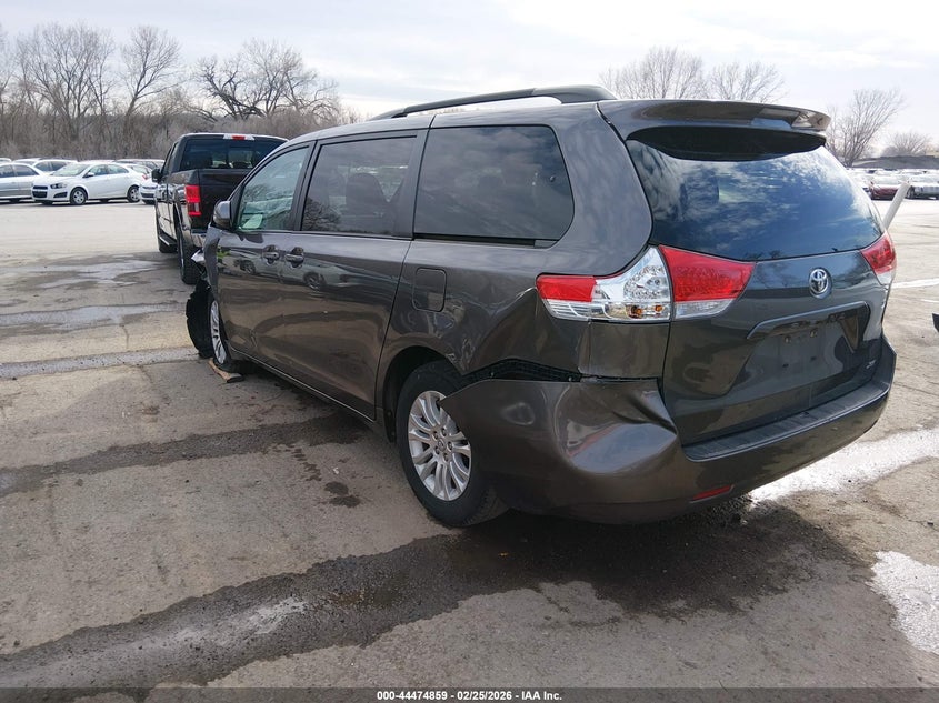 2012 Toyota Sienna Xle V6 8 Passenger