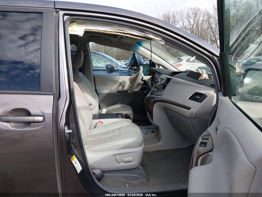 2012 Toyota Sienna Xle V6 8 Passenger