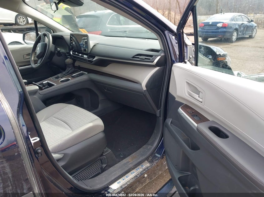 2024 Toyota Sienna Le