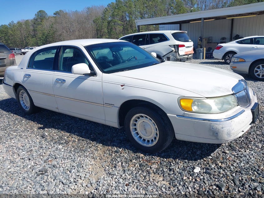 2000 Lincoln Town Car Signature