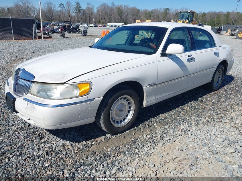 2000 Lincoln Town Car Signature