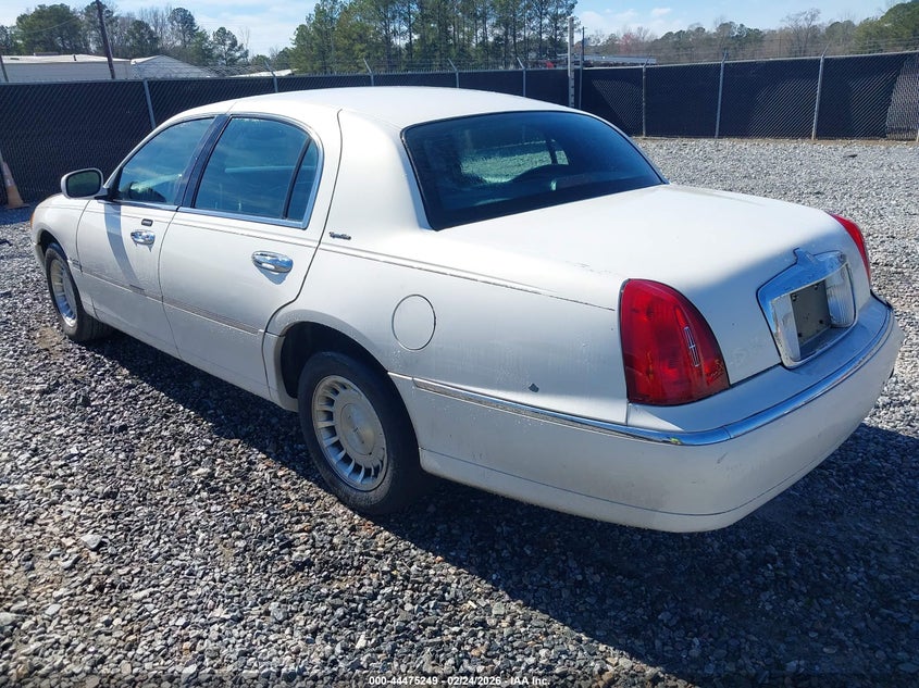 2000 Lincoln Town Car Signature