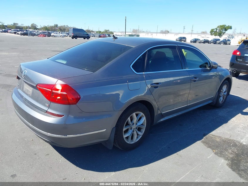 2016 Volkswagen Passat 1.8T R-Line/1.8T S