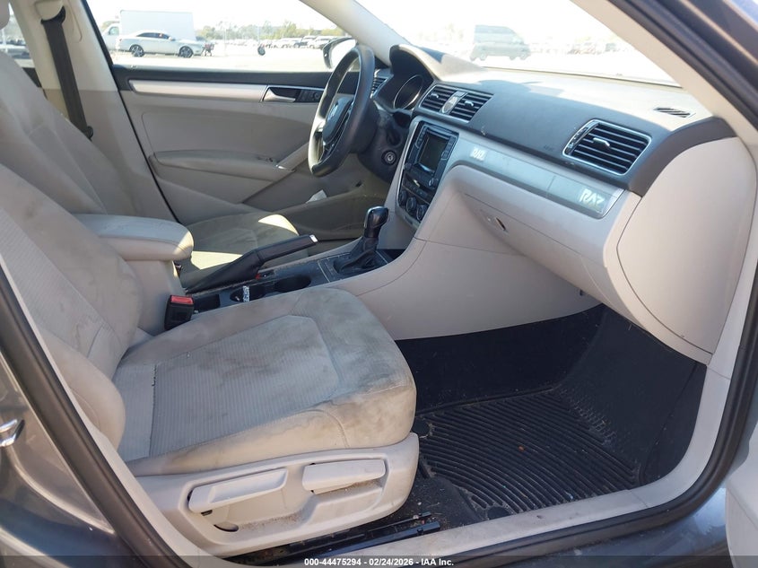 2016 Volkswagen Passat 1.8T R-Line/1.8T S