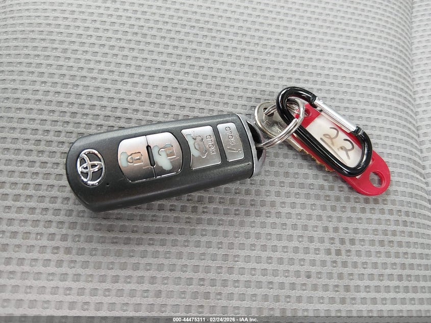 VIN 3MYDLBYV4KY511029 2019 TOYOTA YARIS LE