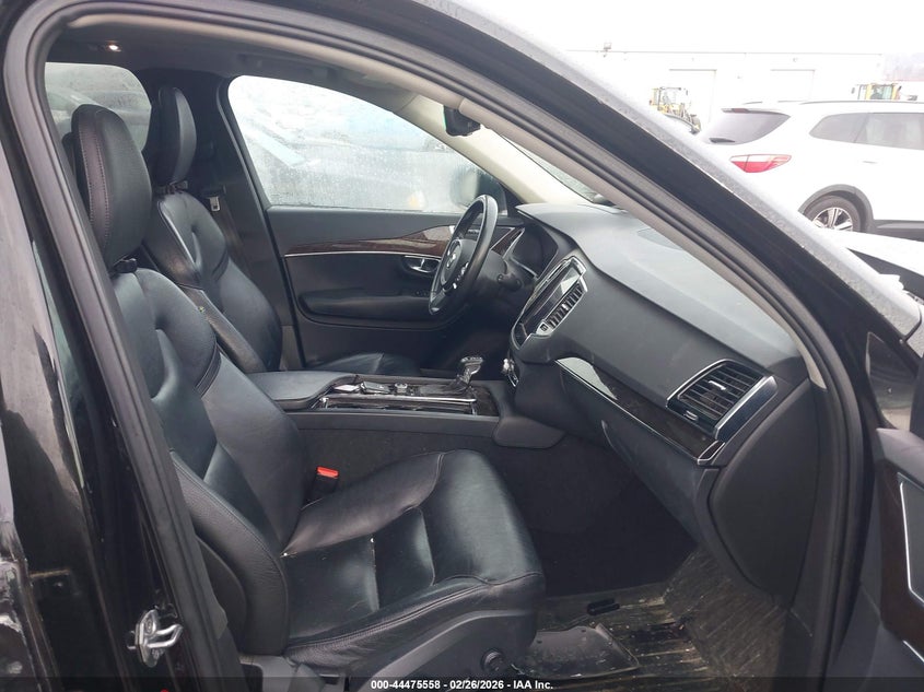 2016 Volvo Xc90 T6 Momentum