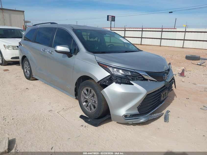2021 Toyota Sienna Xle