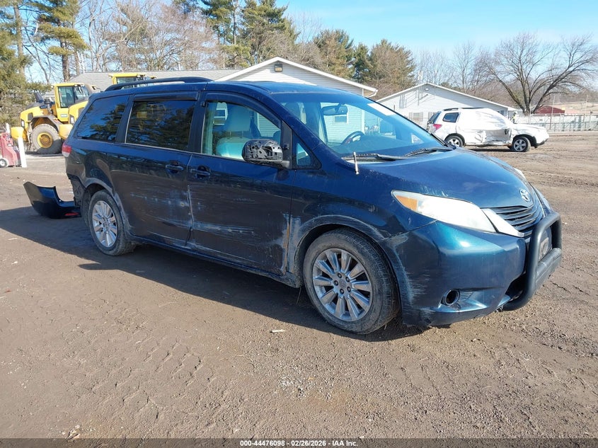 2012 Toyota Sienna Le V6 8 Passenger