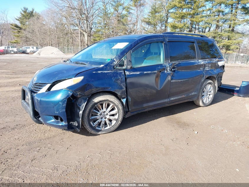 2012 Toyota Sienna Le V6 8 Passenger