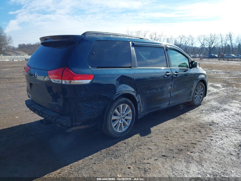 2012 Toyota Sienna Le V6 8 Passenger