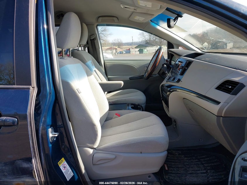 2012 Toyota Sienna Le V6 8 Passenger