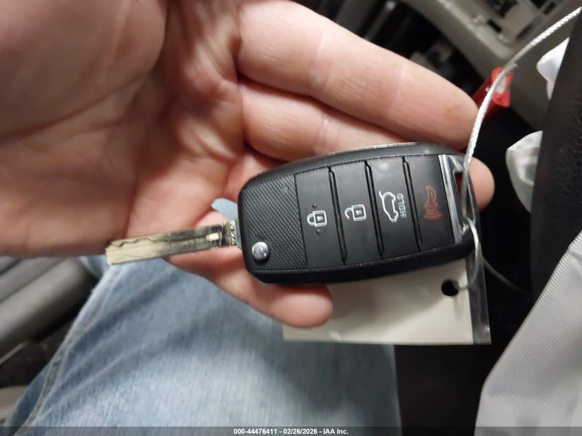 VIN KNDPMCAC9H7184435 2017 KIA SPORTAGE LX