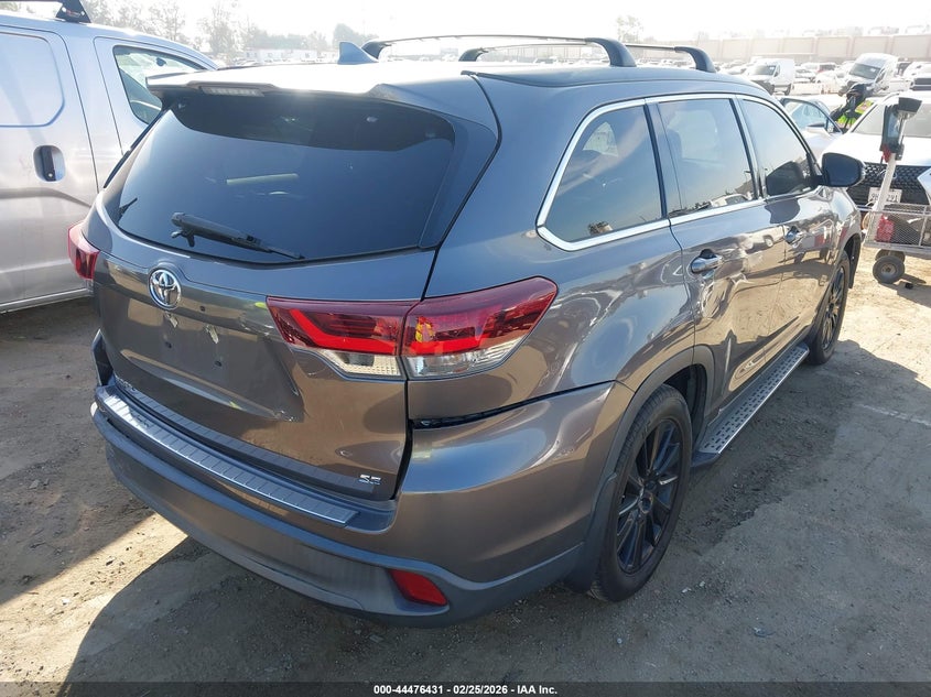 2019 Toyota Highlander Se