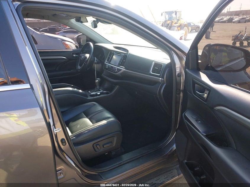 2019 Toyota Highlander Se