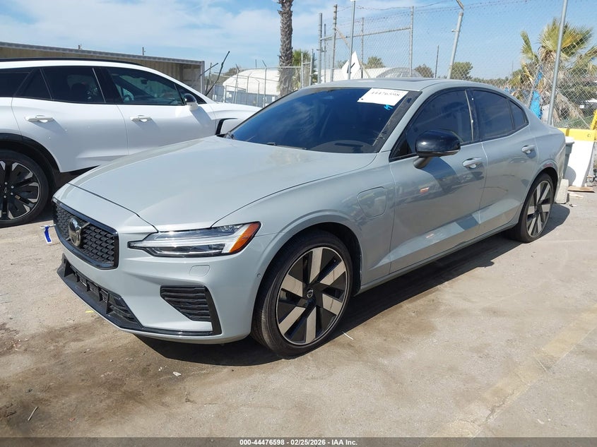 2025 Volvo S60 Plug-In Hybrid T8 Plus