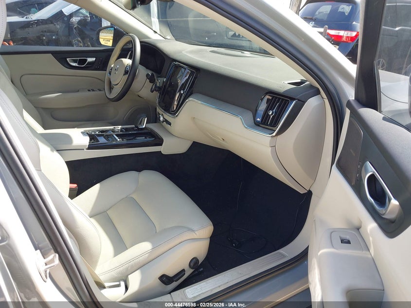 2025 Volvo S60 Plug-In Hybrid T8 Plus