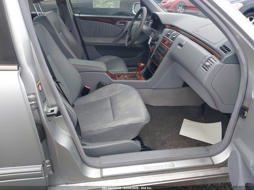 2000 Mercedes-Benz E 320 4M