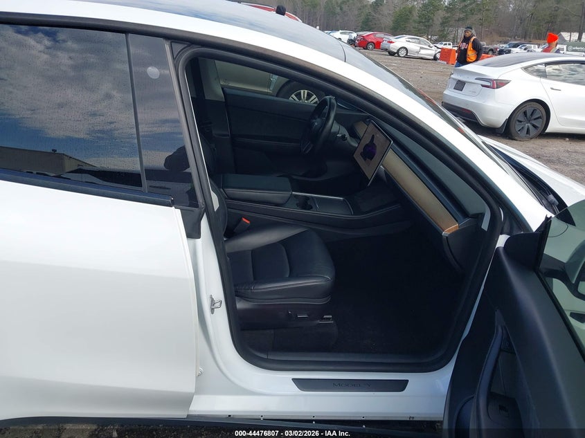 2022 Tesla Model Y Long Range Dual Motor All-Wheel Drive