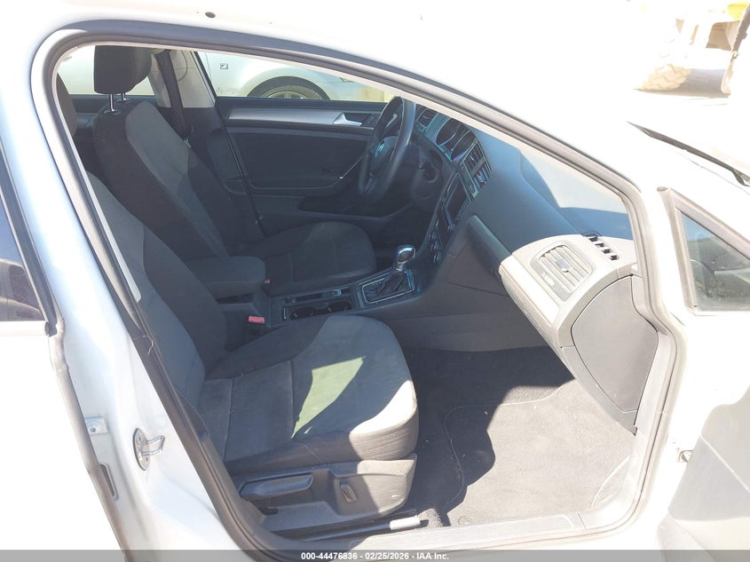 2016 Volkswagen E-Golf Se