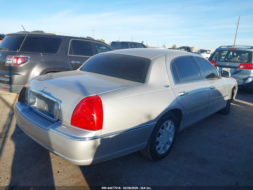 2009 Lincoln Town Car Signature Limited