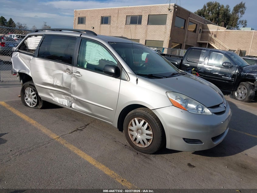 2010 Toyota Sienna Le