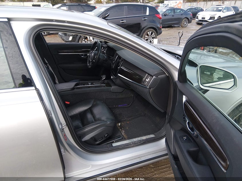 2018 Volvo S90 T6 Momentum