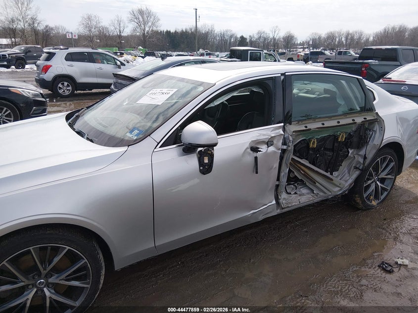 2018 Volvo S90 T6 Momentum VIN: LVY992MK5JP033081 Lot: 44477859