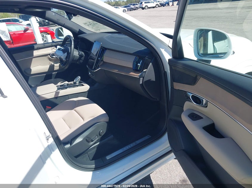 2025 Volvo Xc90 B5 Plus 7-Seater