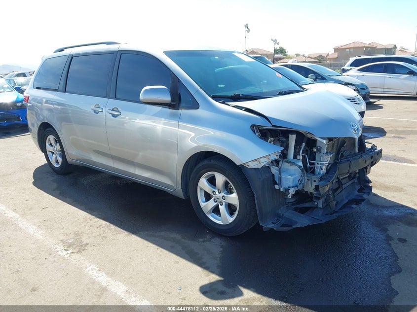 2015 Toyota Sienna Le 8 Passenger